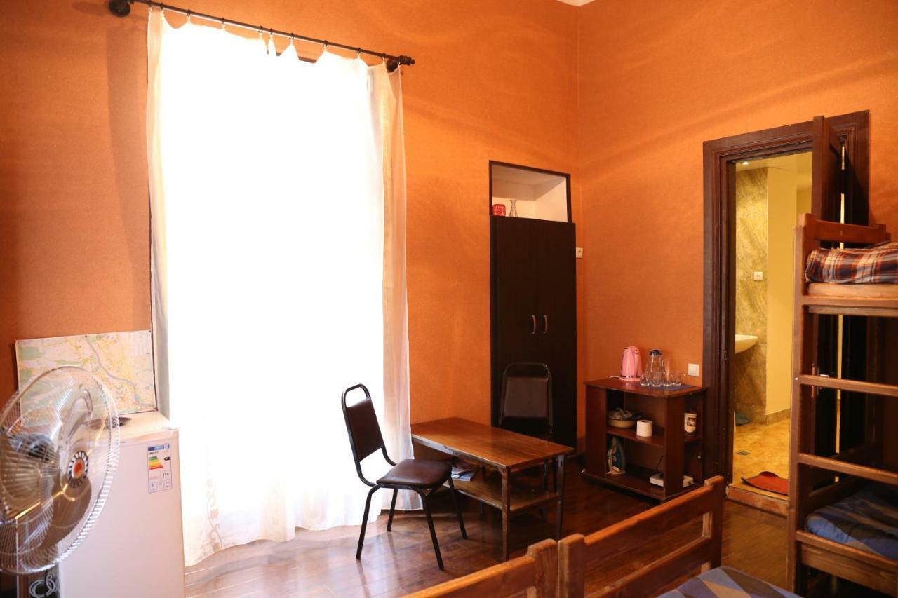 Private Rooms In The City Center - Chonqadze 9 Tbilisi Exterior photo