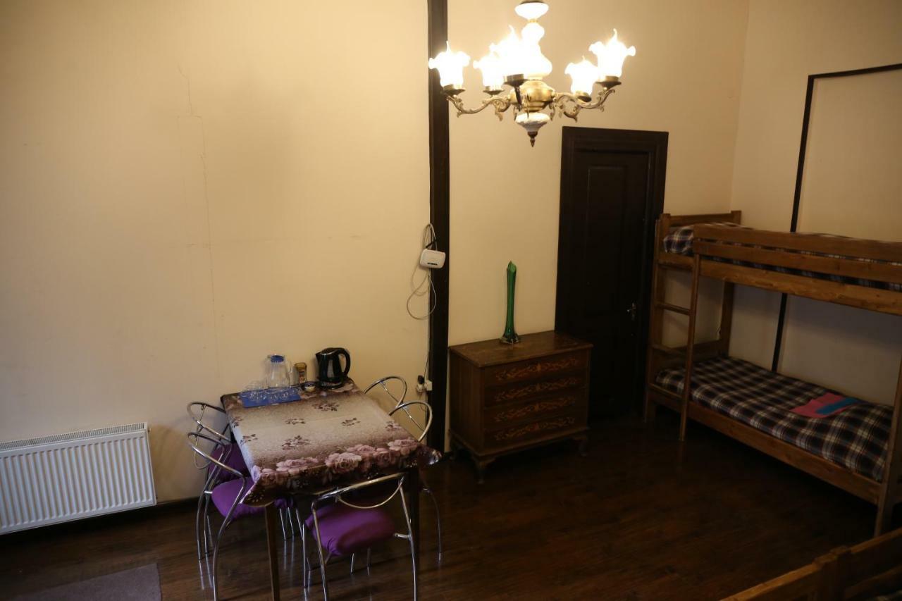 Private Rooms In The City Center - Chonqadze 9 Tbilisi Exterior photo