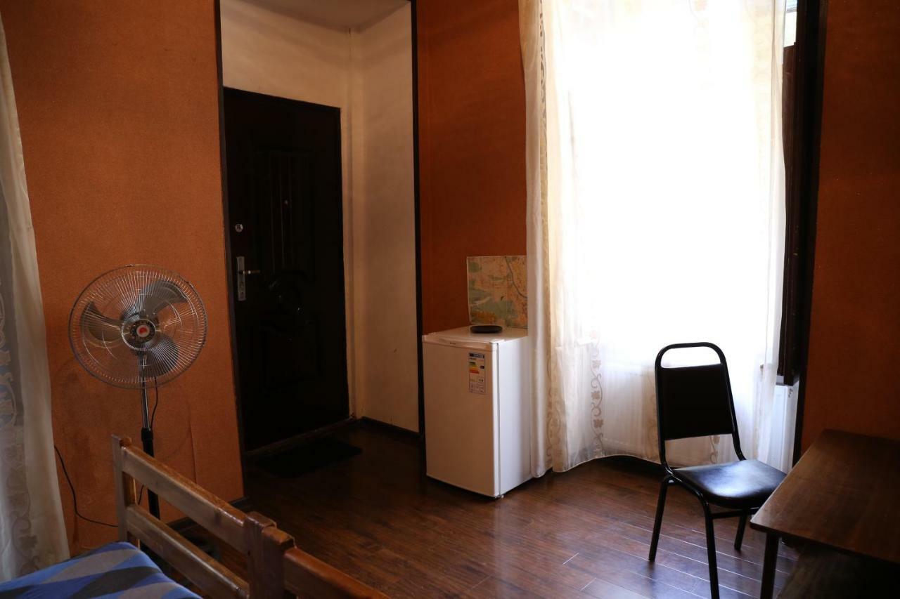 Private Rooms In The City Center - Chonqadze 9 Tbilisi Exterior photo