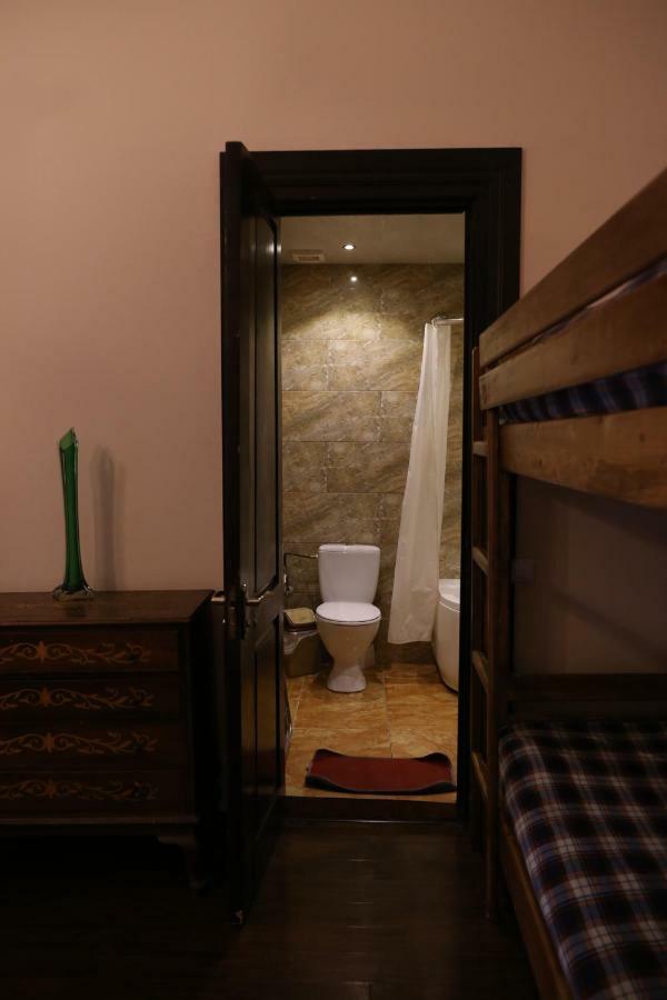 Private Rooms In The City Center - Chonqadze 9 Tbilisi Exterior photo